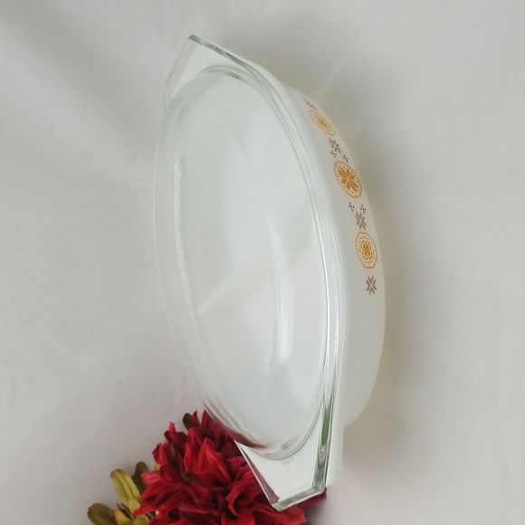 Pyrex Town & Country Divided Casserole Dish with Lid - Picture 1 of 16